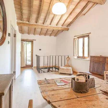 Two-bedroom In Bevagna Apartment