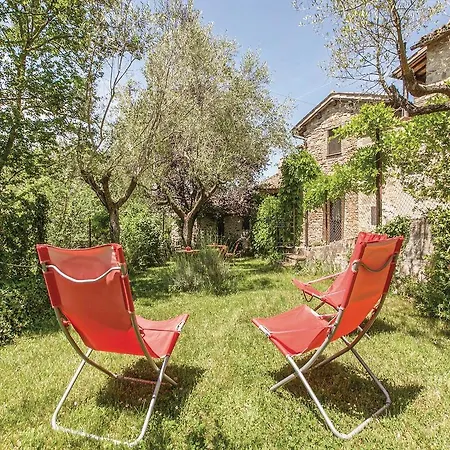 Two-bedroom In Bevagna Apartment *